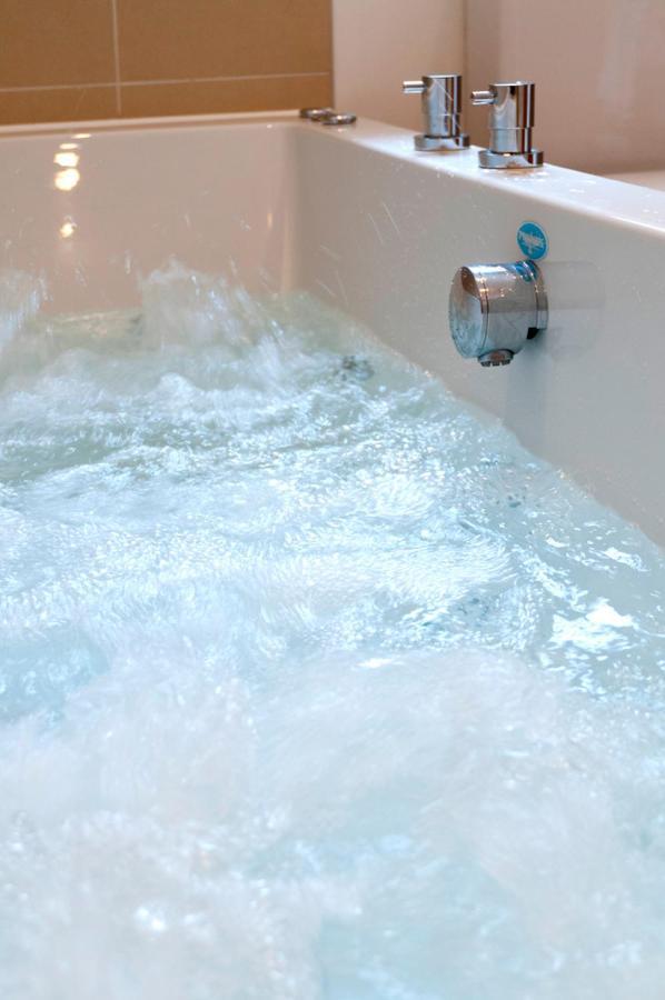 Fistral Hot Tub House For 8 On Retallack Resort New Quay Екстериор снимка