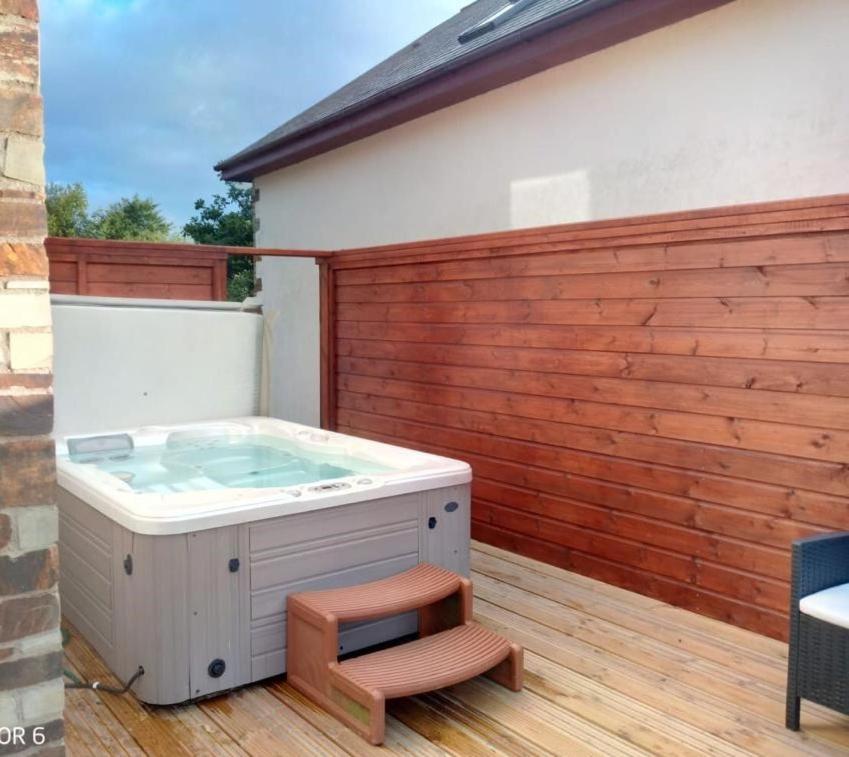 Fistral Hot Tub House For 8 On Retallack Resort New Quay Екстериор снимка