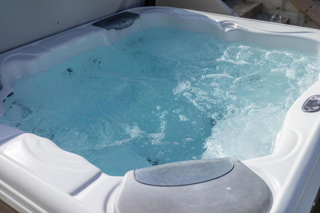 Fistral Hot Tub House For 8 On Retallack Resort New Quay Екстериор снимка